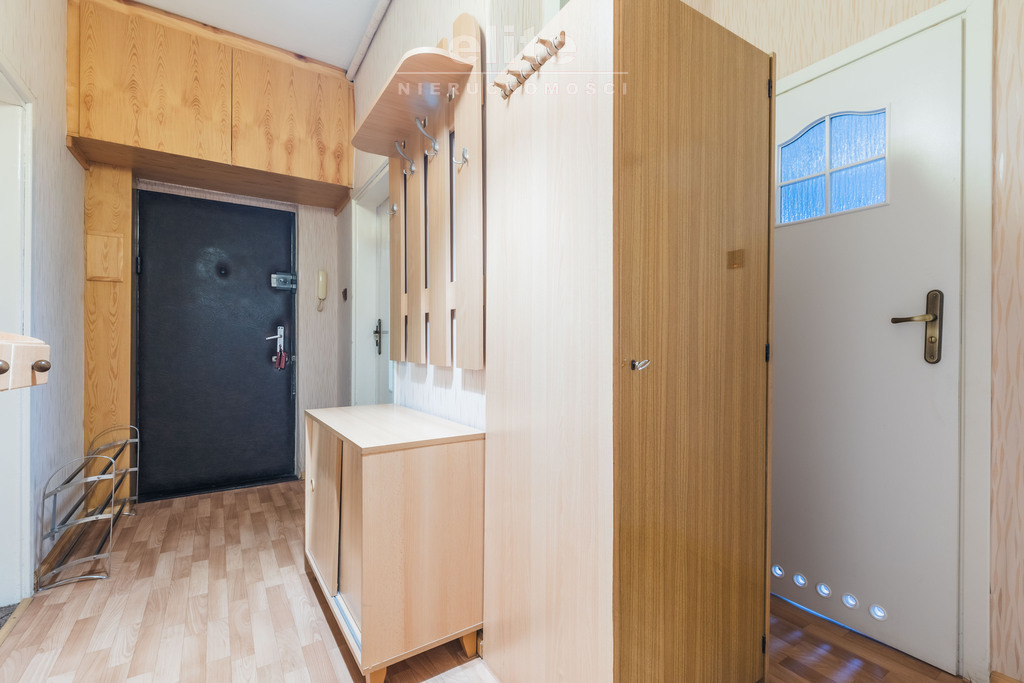 Pogodno 3 pokoje na siedzibę firmy . (13)