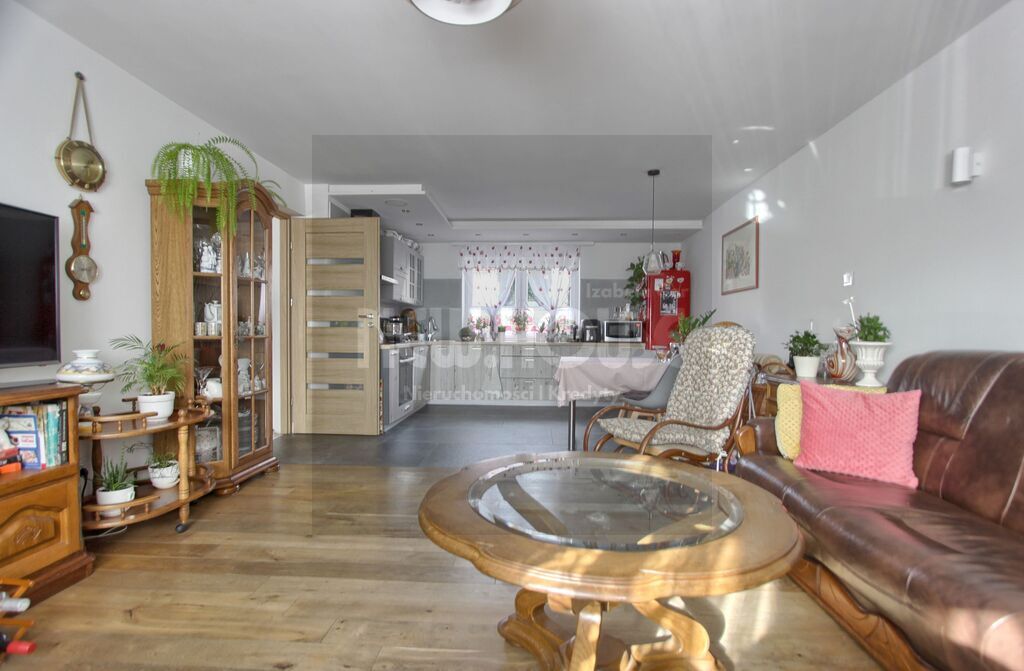 Dom nad jeziorem (10)