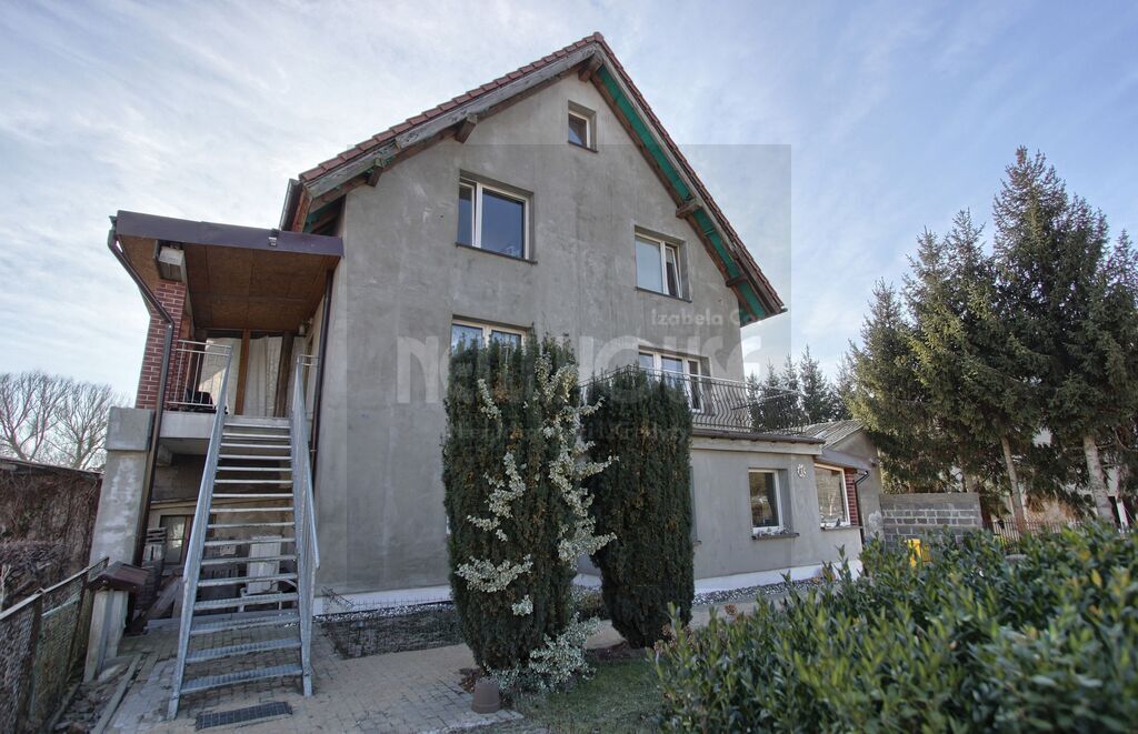 Dom nad jeziorem (21)