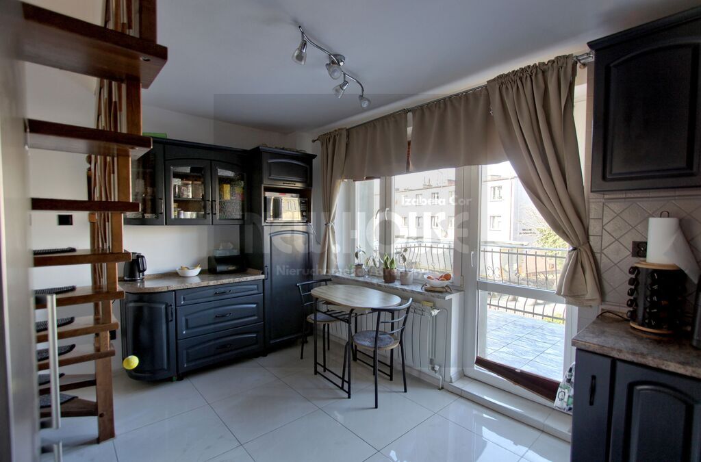 Dom nad jeziorem (25)