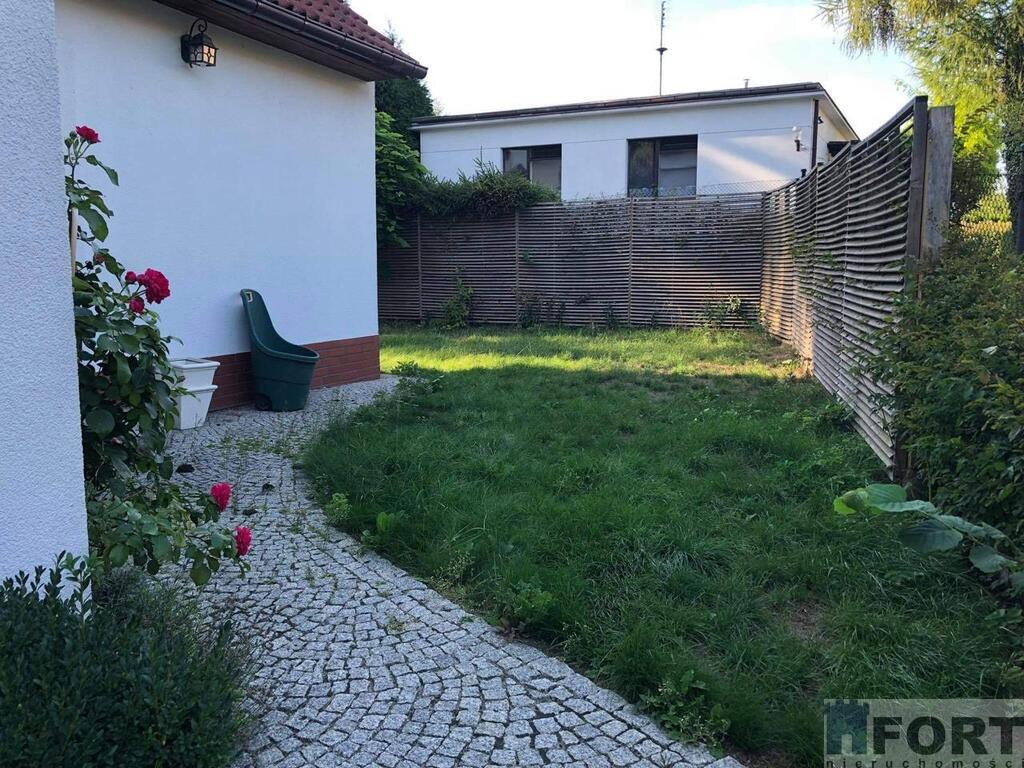 Duży rodzinny dom przy jeziorze (8)