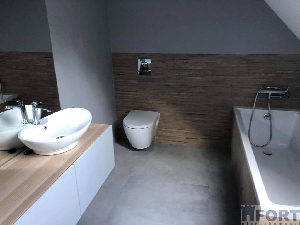 Duży rodzinny dom przy jeziorze (10)