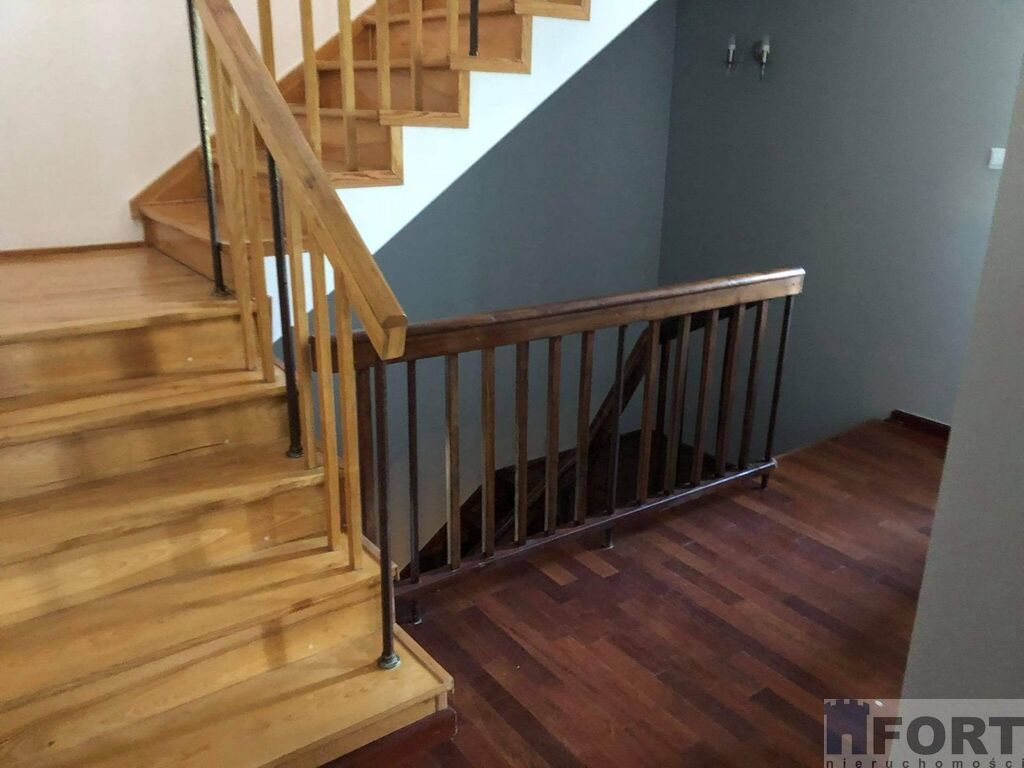 Duży rodzinny dom przy jeziorze (14)