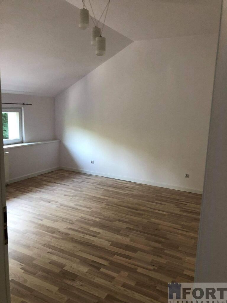 Duży rodzinny dom przy jeziorze (13)