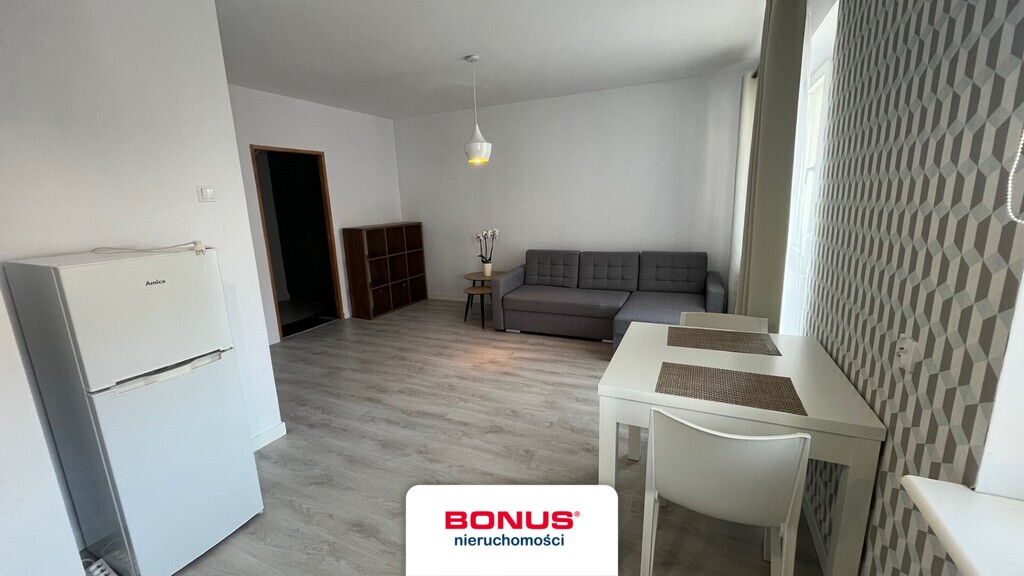 Ładna kawalerka z dużym balkonem (3)