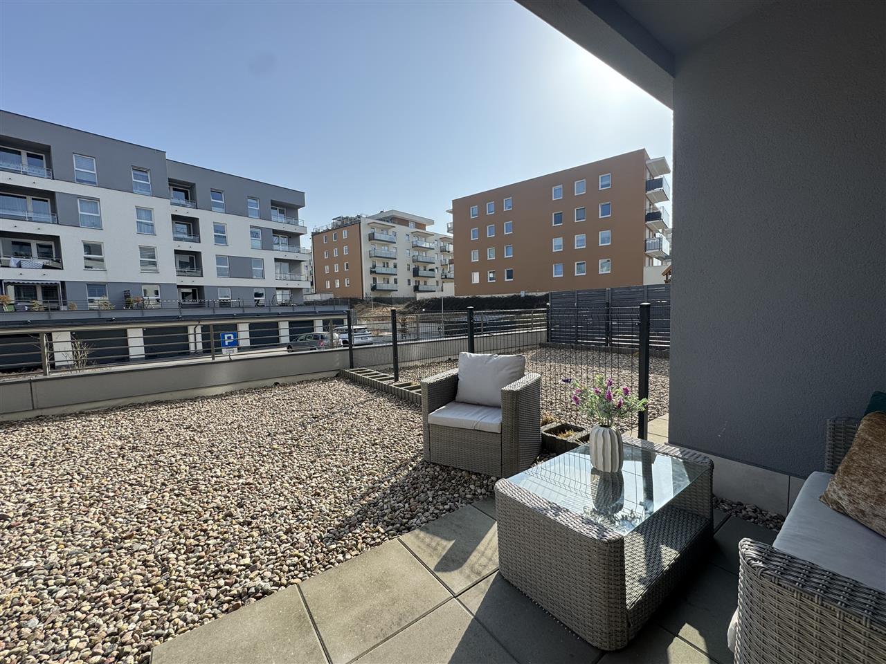 Włoska, os. UE, 2 pokoje z ogródkiem + garaż (13)