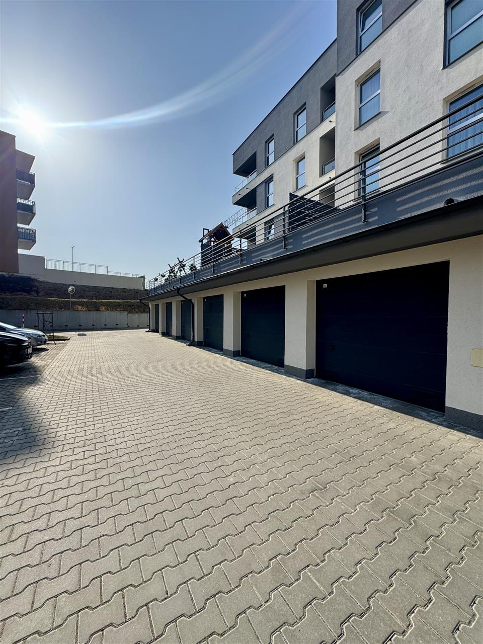 Włoska, os. UE, 2 pokoje z ogródkiem + garaż (15)