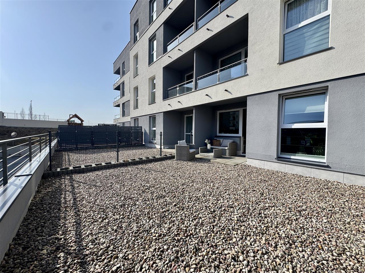 Włoska, os. UE, 2 pokoje z ogródkiem + garaż (3)