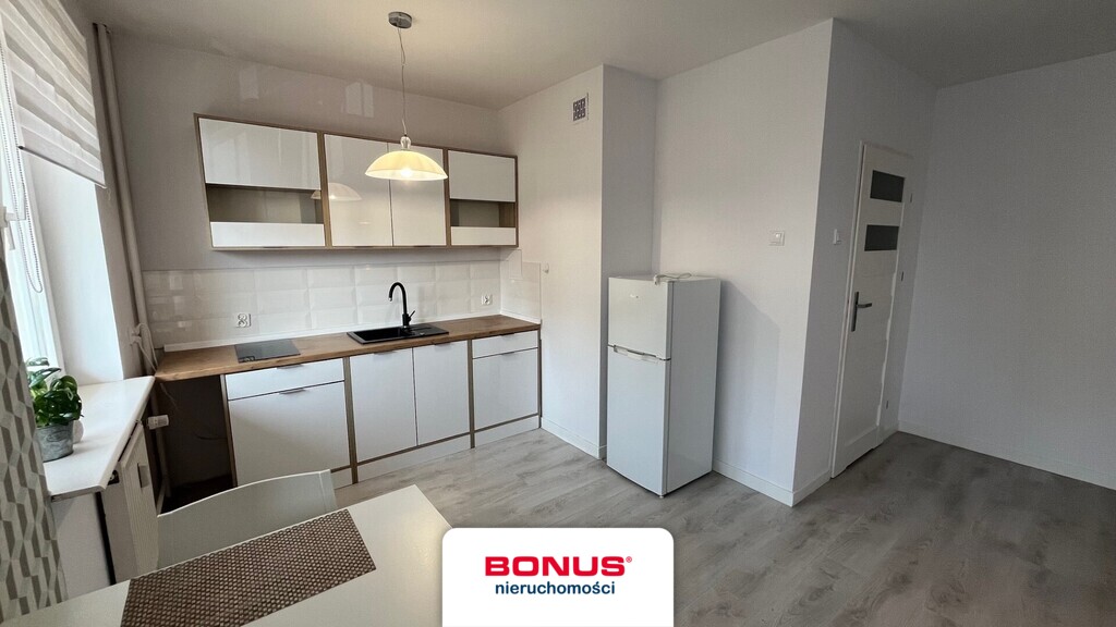 Ładna kawalerka z dużym balkonem (3)