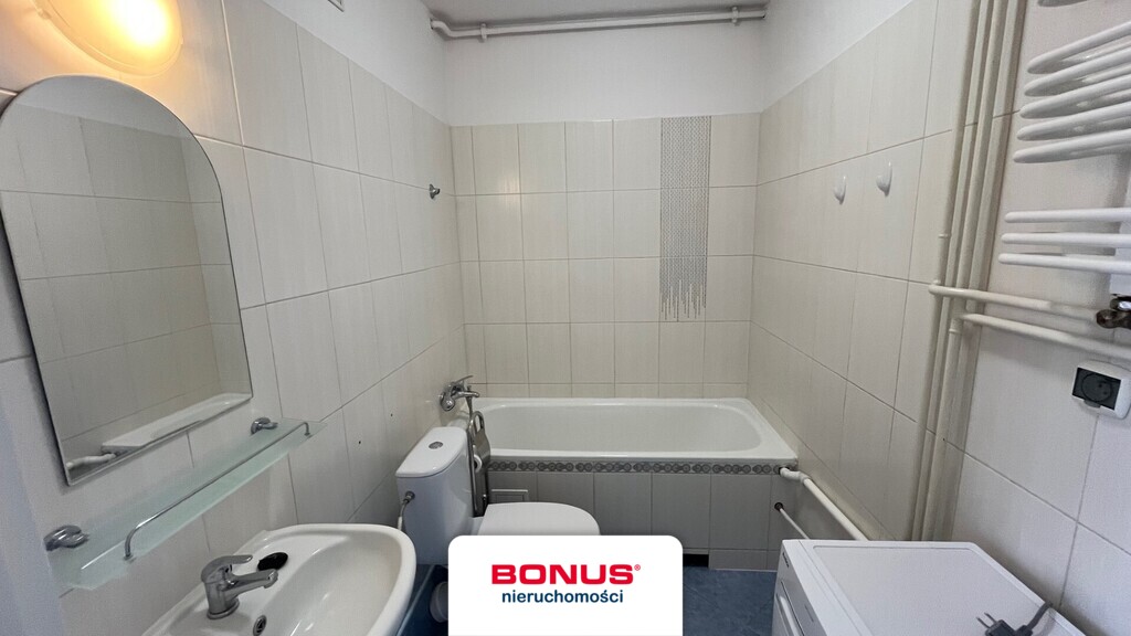 Ładna kawalerka z dużym balkonem (6)