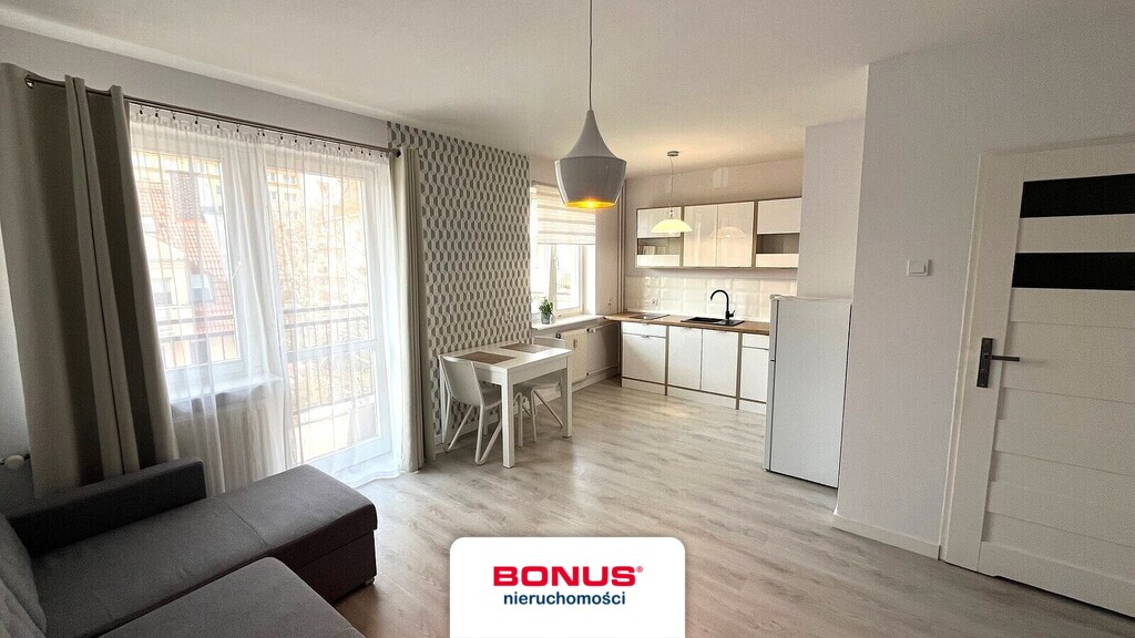 Ładna kawalerka z dużym balkonem (2)