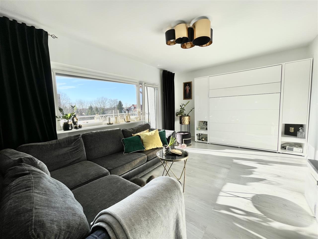 3 pokoje z garderobą, loggia - do zamieszkania! (1)