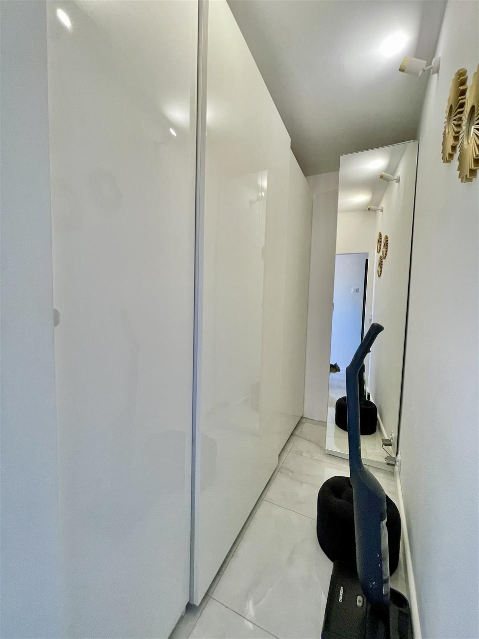 3 pokoje z garderobą, loggia - do zamieszkania! (10)