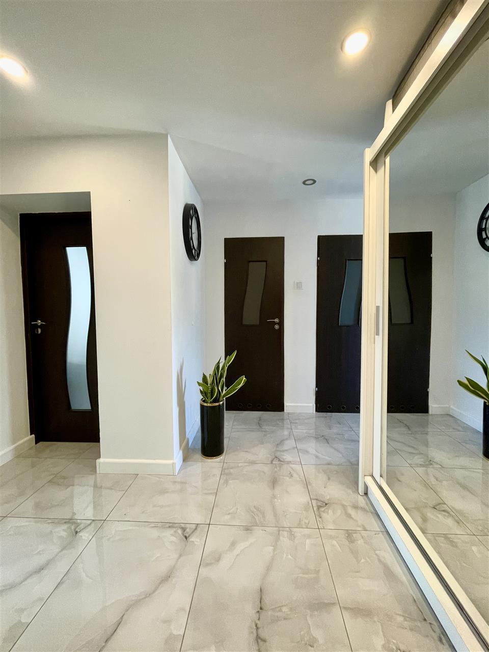 3 pokoje z garderobą, loggia - do zamieszkania! (13)