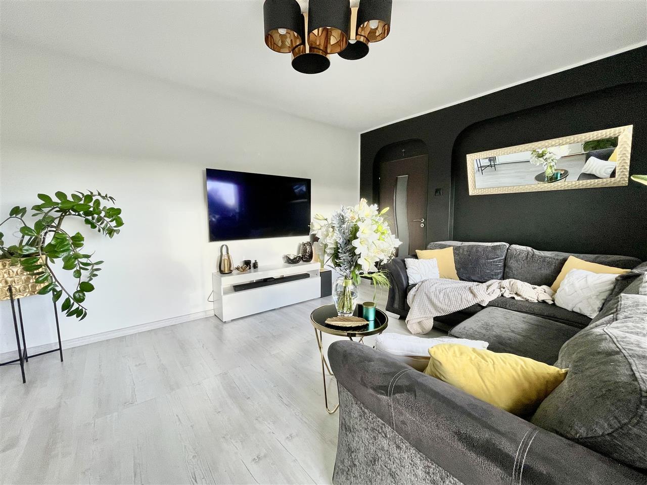 3 pokoje z garderobą, loggia - do zamieszkania! (2)