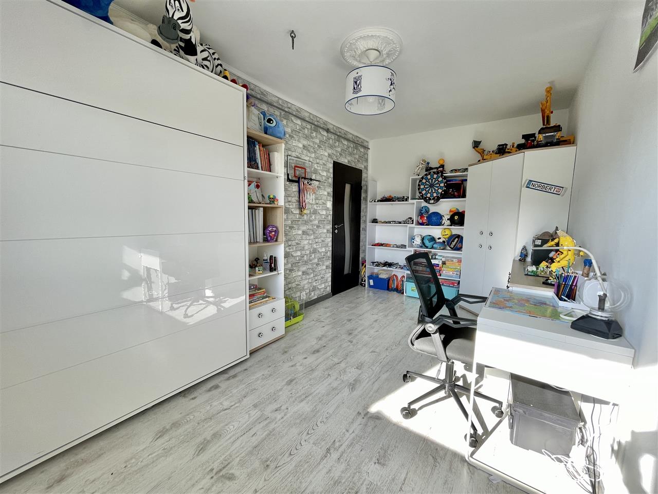 3 pokoje z garderobą, loggia - do zamieszkania! (7)