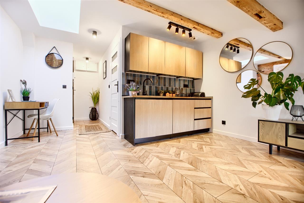 Piękna kawalerka w centrum miasta! 210.000 ! (1)