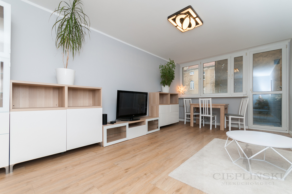 Kawalerka po remoncie | balkon | Jasne Błonia (2)