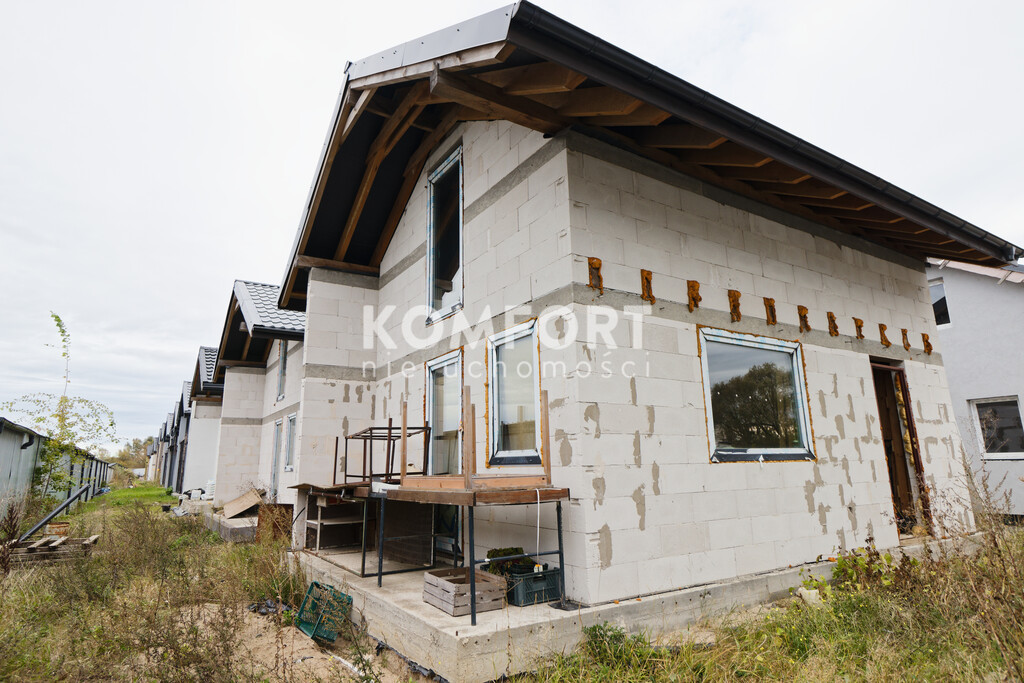 Całoroczny dom na przystani wędkarskiej. (1)