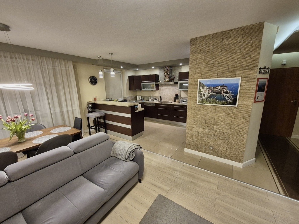 ŚLICZNE 74m2 W centrum, 2 Balkony Winda, parking (1)