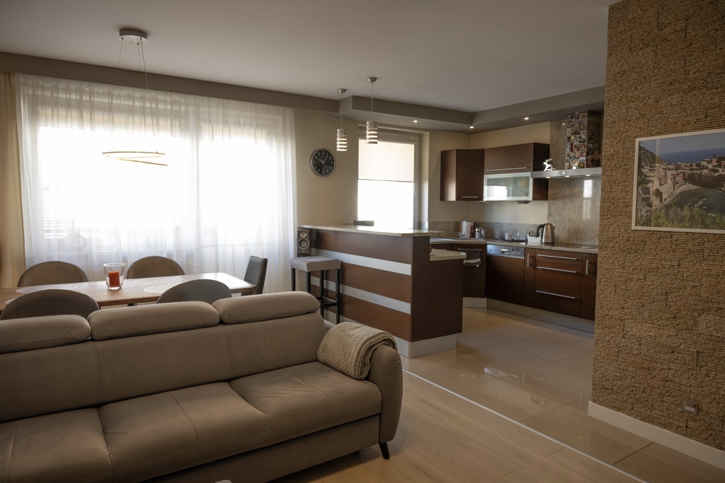 ŚLICZNE 74m2 W centrum, 2 Balkony Winda, parking (4)