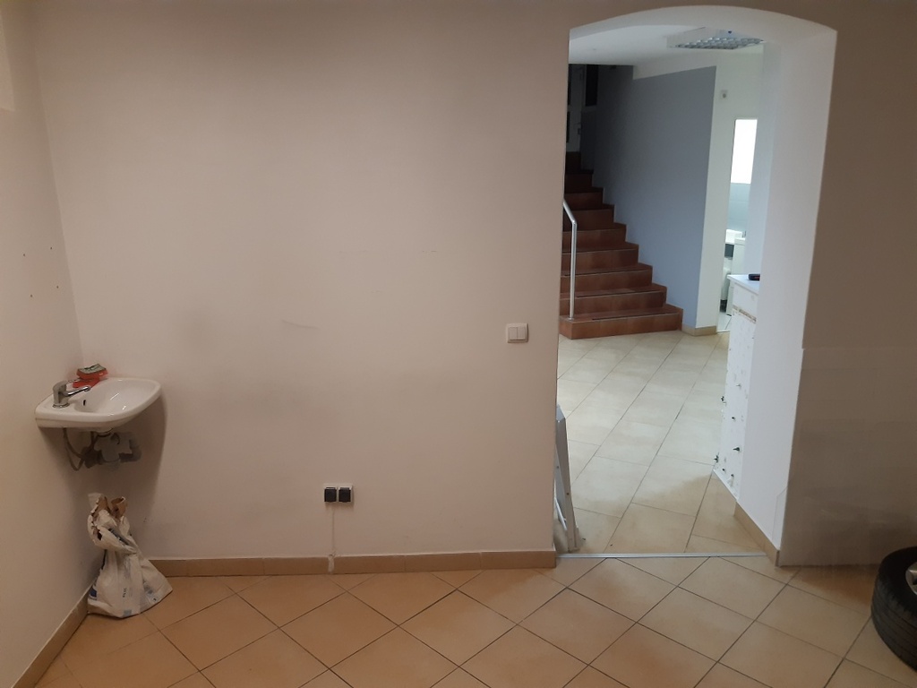 Wejście z ulicy * przyziemie * witryna * poziom -1 (3)