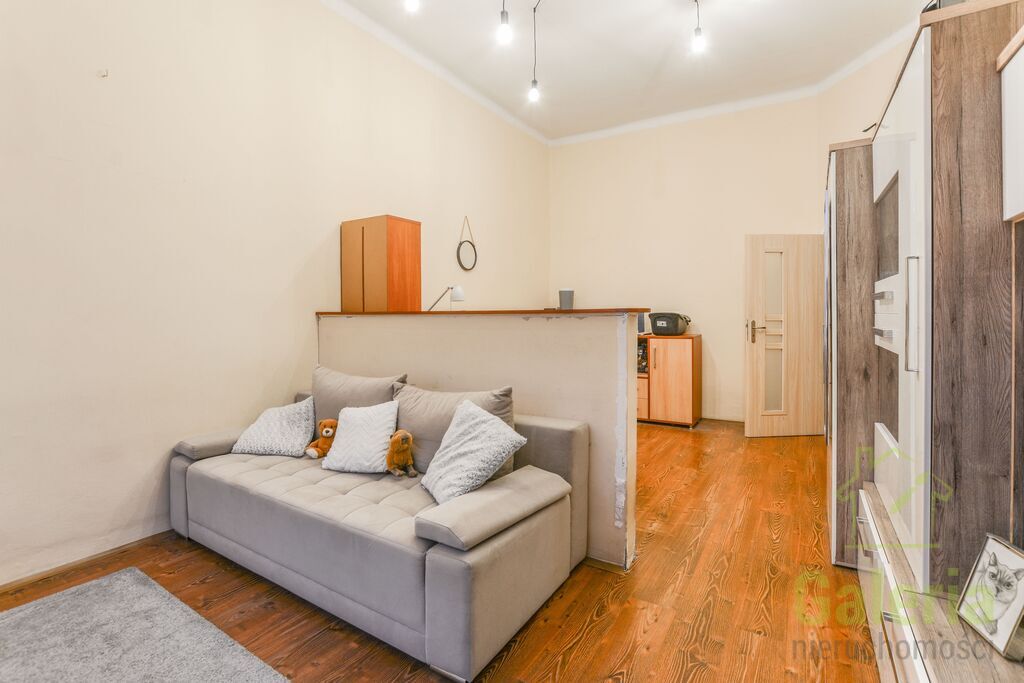 62m2 | 1 p. | Kamienica| 2 pokoje + osobna kuchnia (3)