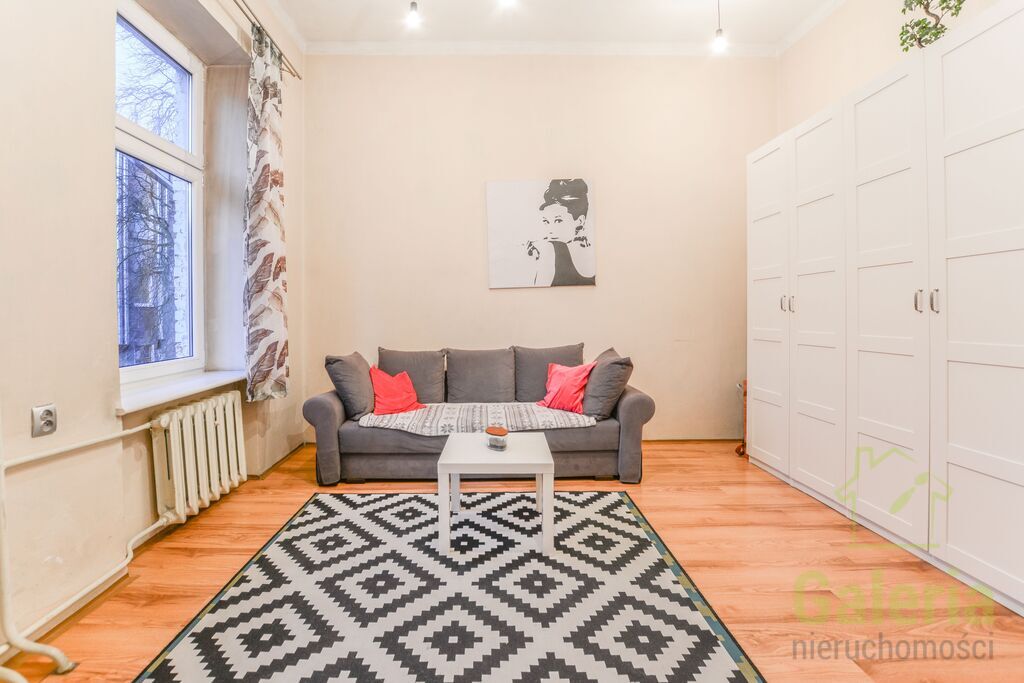 62m2 | 1 p. | Kamienica| 2 pokoje + osobna kuchnia (5)