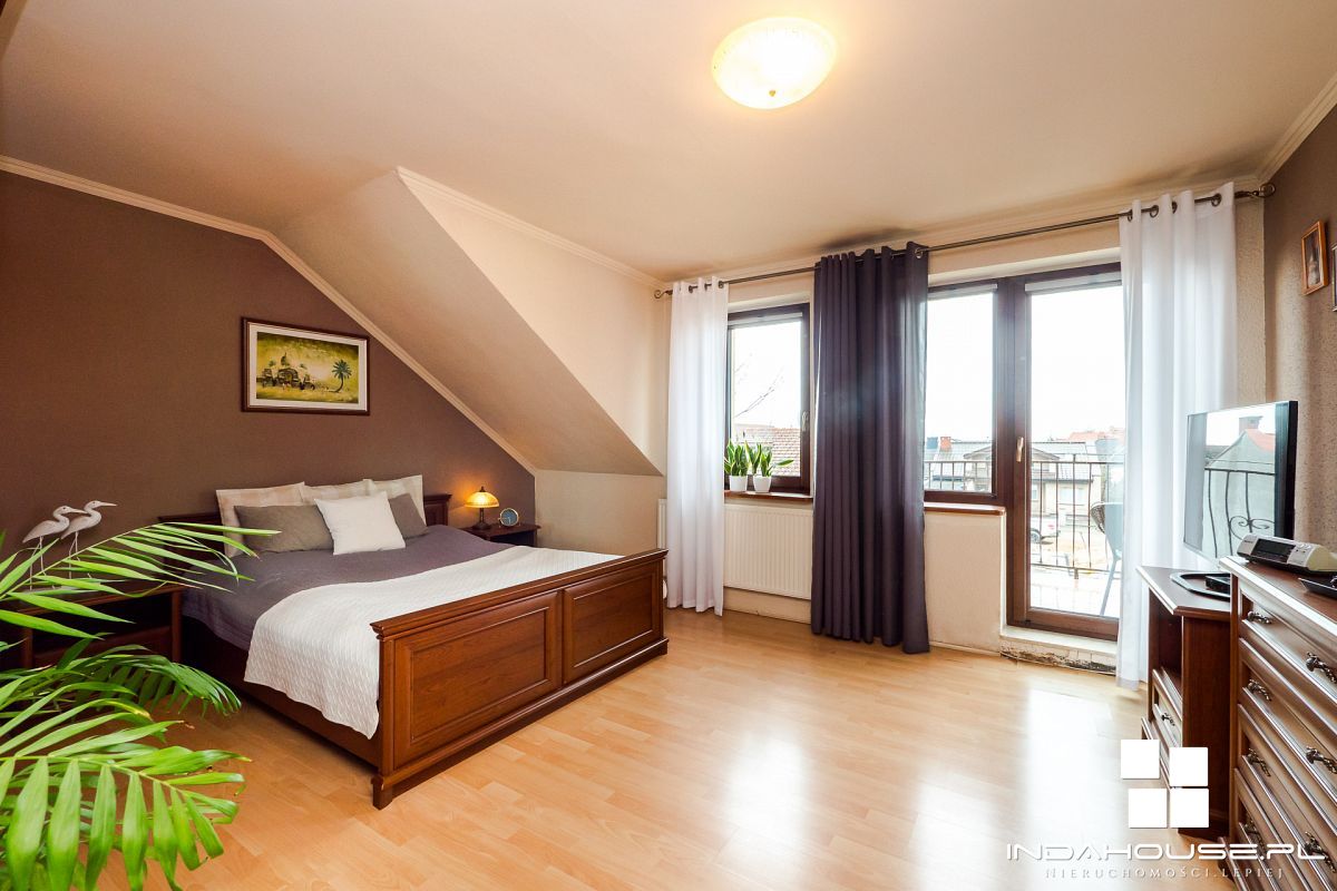 Dom z 4 sypialniami, duża, zagospodarowana działka (12)