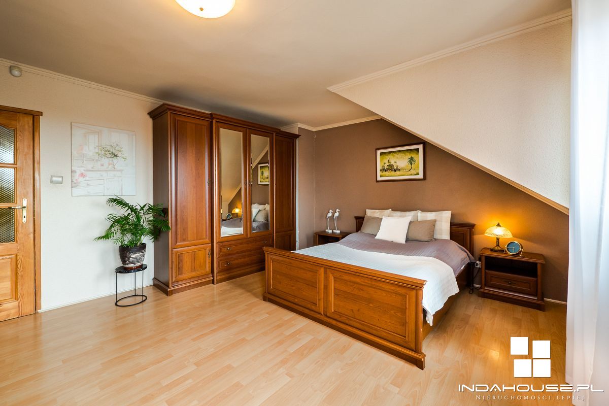 Dom z 4 sypialniami, duża, zagospodarowana działka (13)