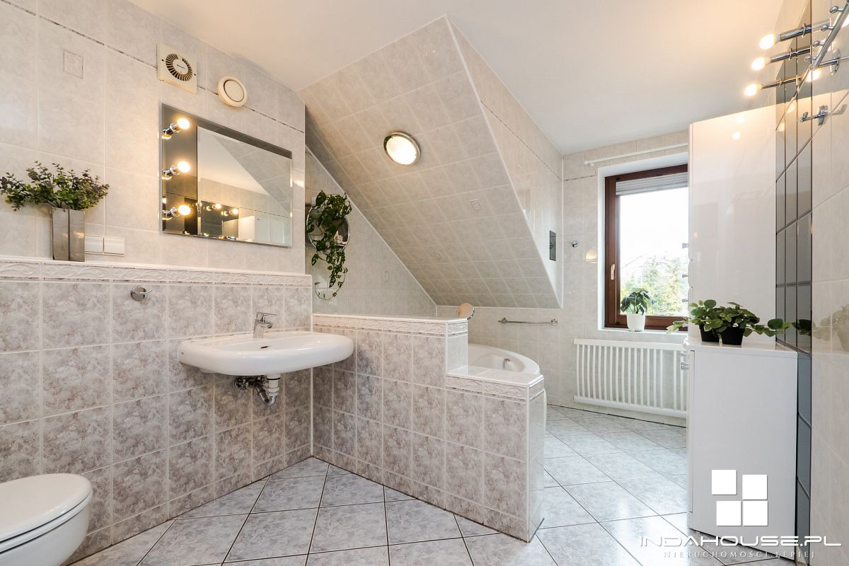 Dom z 4 sypialniami, duża, zagospodarowana działka (16)