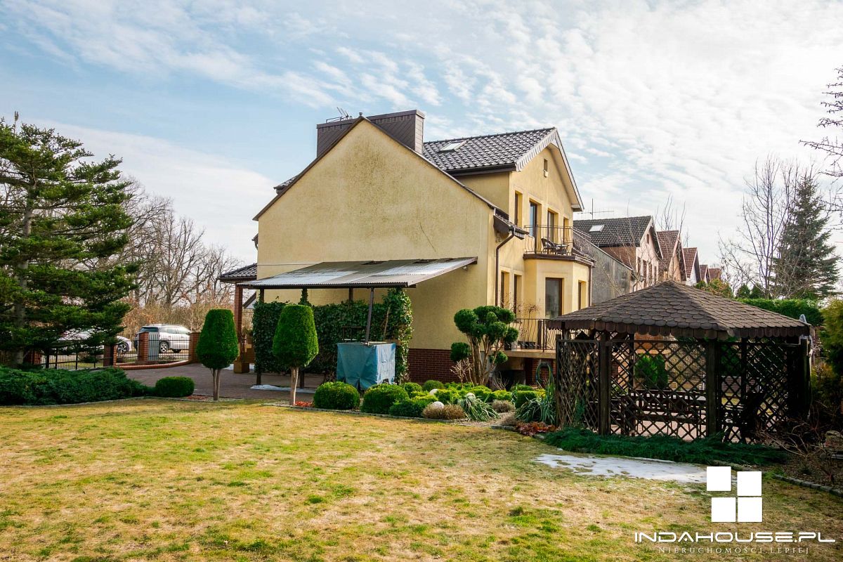 Dom z 4 sypialniami, duża, zagospodarowana działka (22)