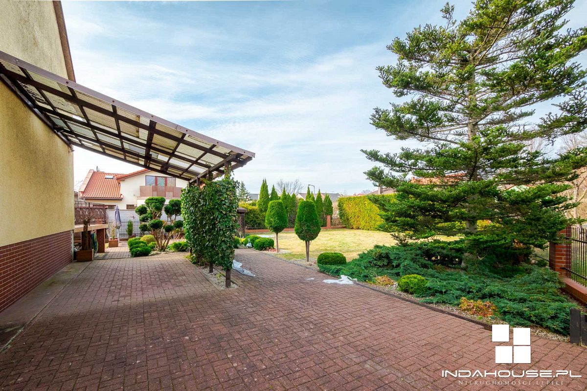 Dom z 4 sypialniami, duża, zagospodarowana działka (23)