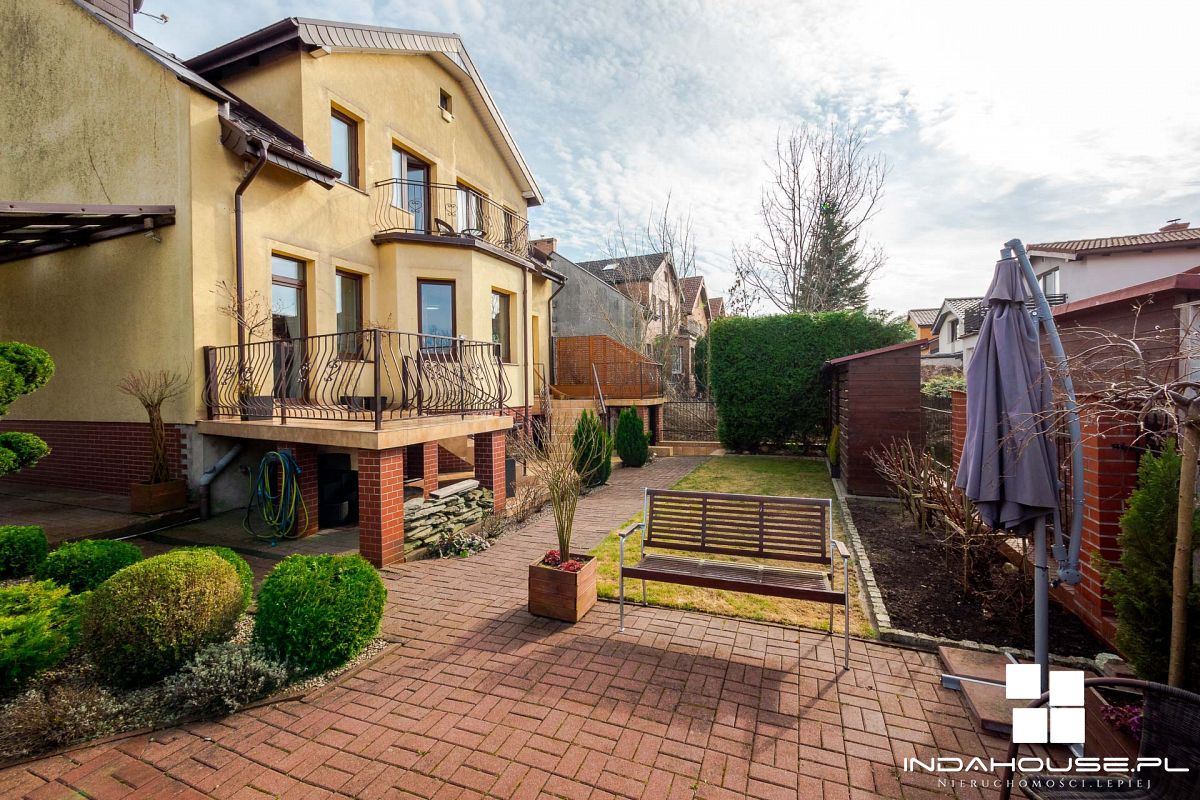 Dom z 4 sypialniami, duża, zagospodarowana działka (29)