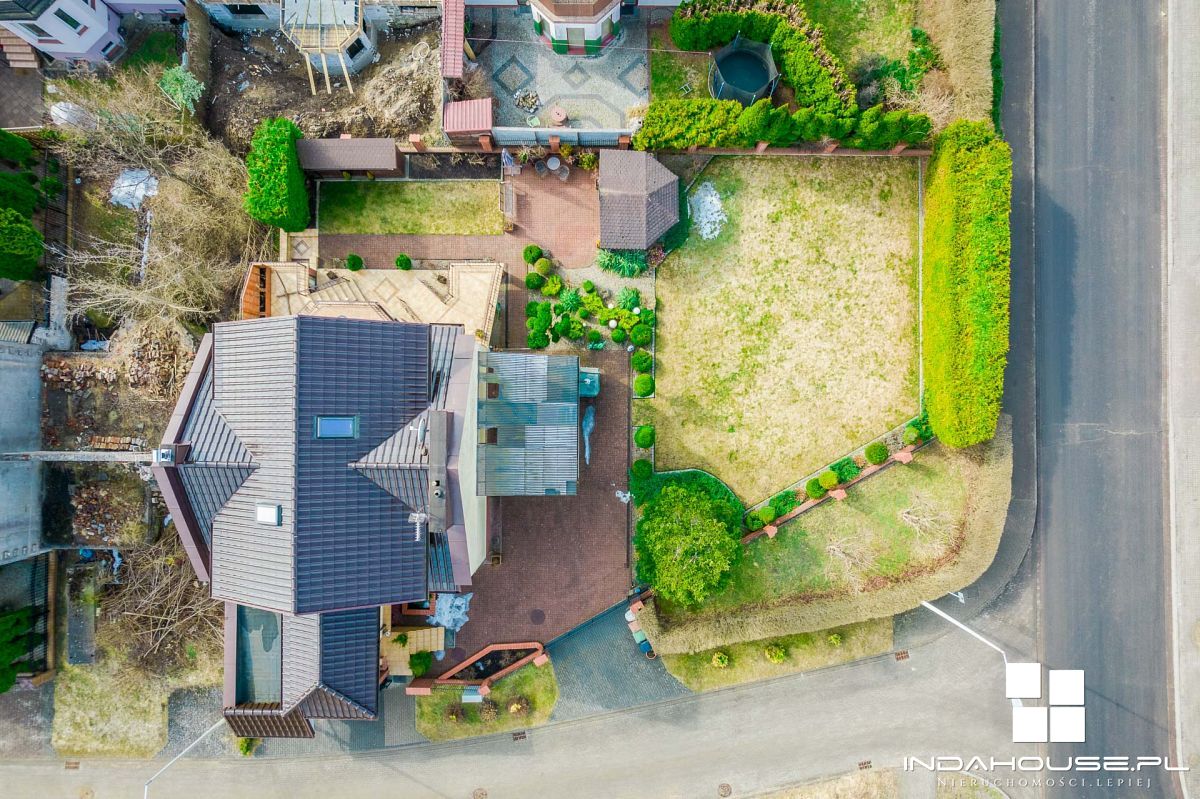 Dom z 4 sypialniami, duża, zagospodarowana działka (34)