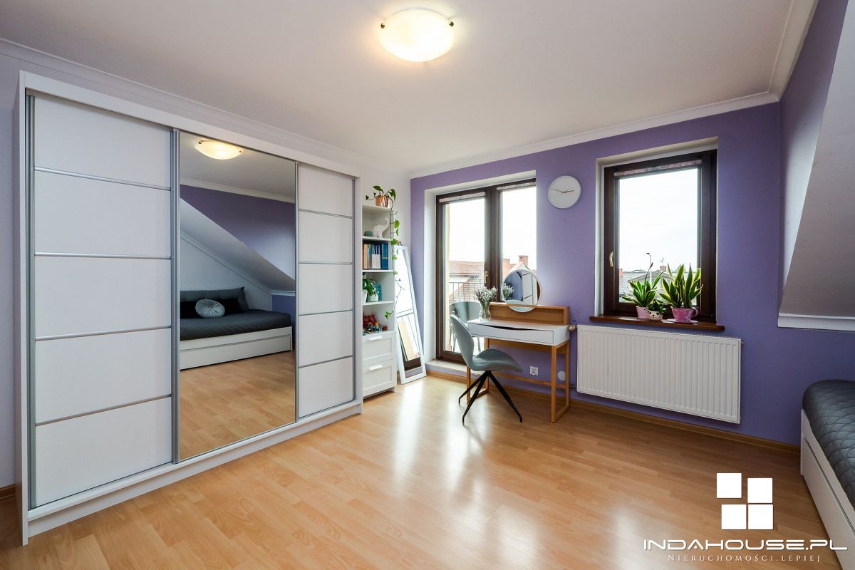 Dom z 4 sypialniami, duża, zagospodarowana działka (8)