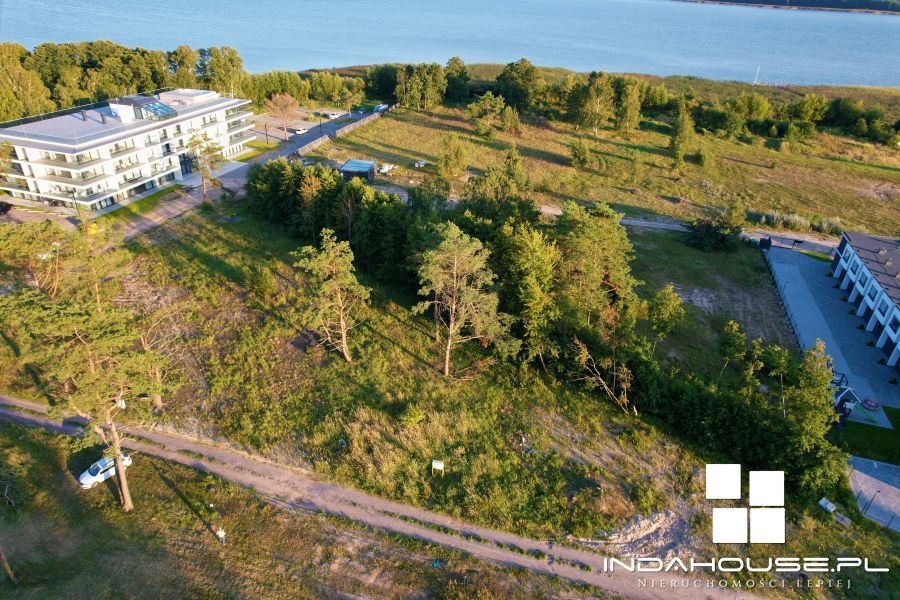 Działka z eleganckim sąsiedztwem apartamentowców (1)