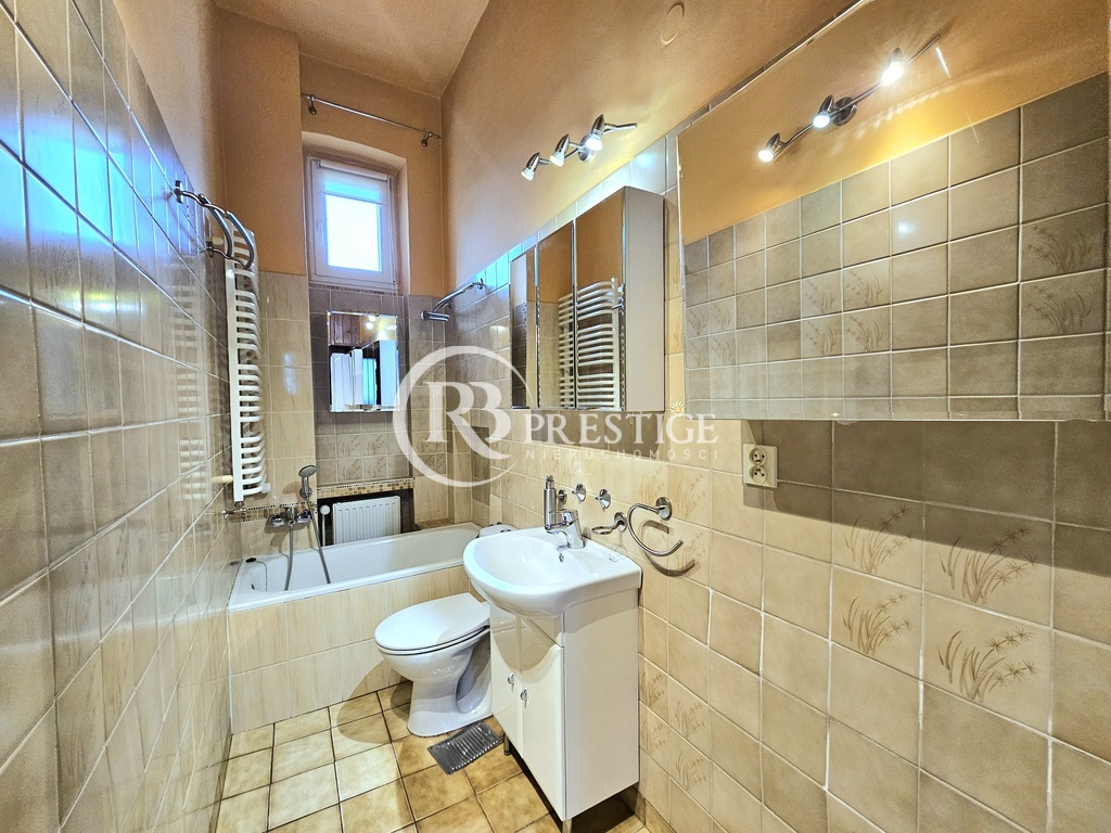 Mieszkanie z potencjałem i widokiem na Plac Zgody (9)