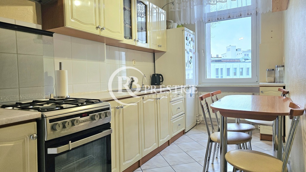 Mieszkanie z potencjałem i widokiem na Plac Zgody (10)