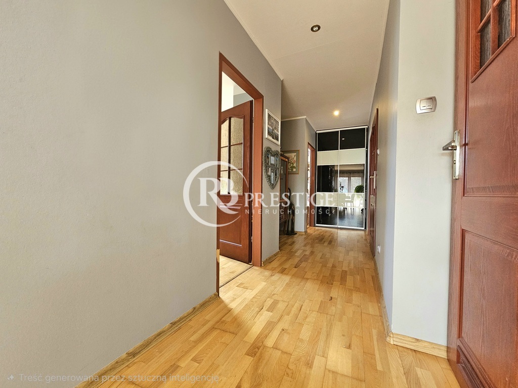 Dom z lokalem usł. pośród zieleni i ciszy. (9)