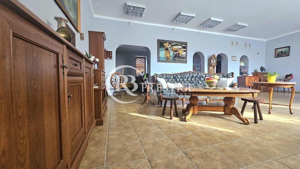 Dom z lokalem usł. pośród zieleni i ciszy. (10)