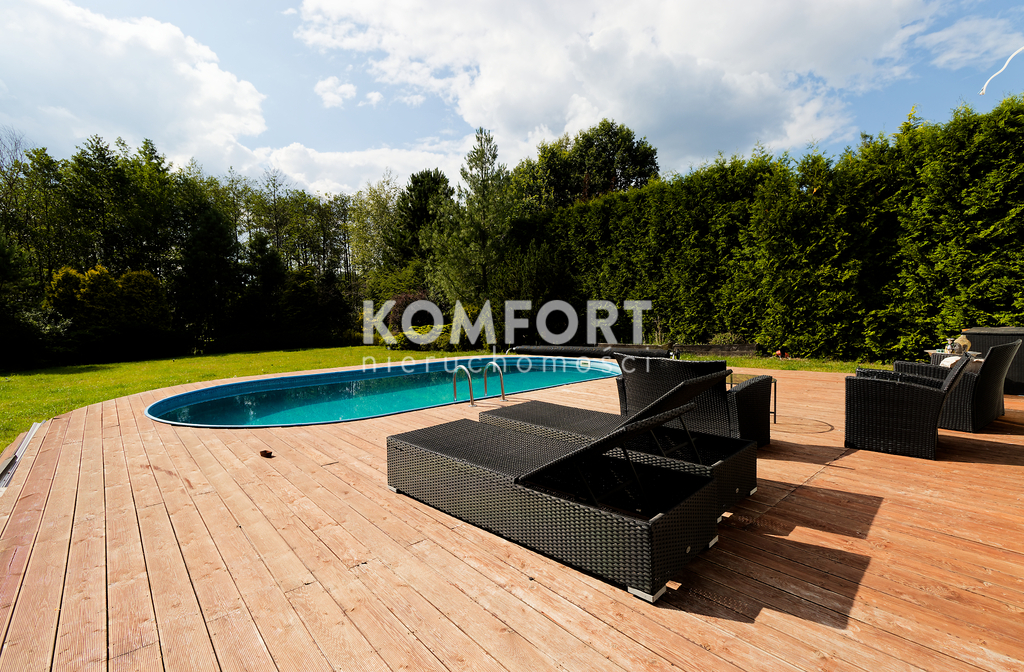 Luksusowy dom z basenem, sauną i pięknym ogrodem. (2)