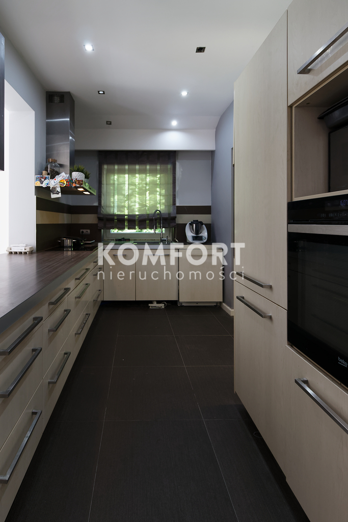 Luksusowy dom z basenem, sauną i pięknym ogrodem. (9)