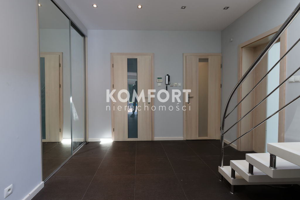 Luksusowy dom z basenem, sauną i pięknym ogrodem. (15)