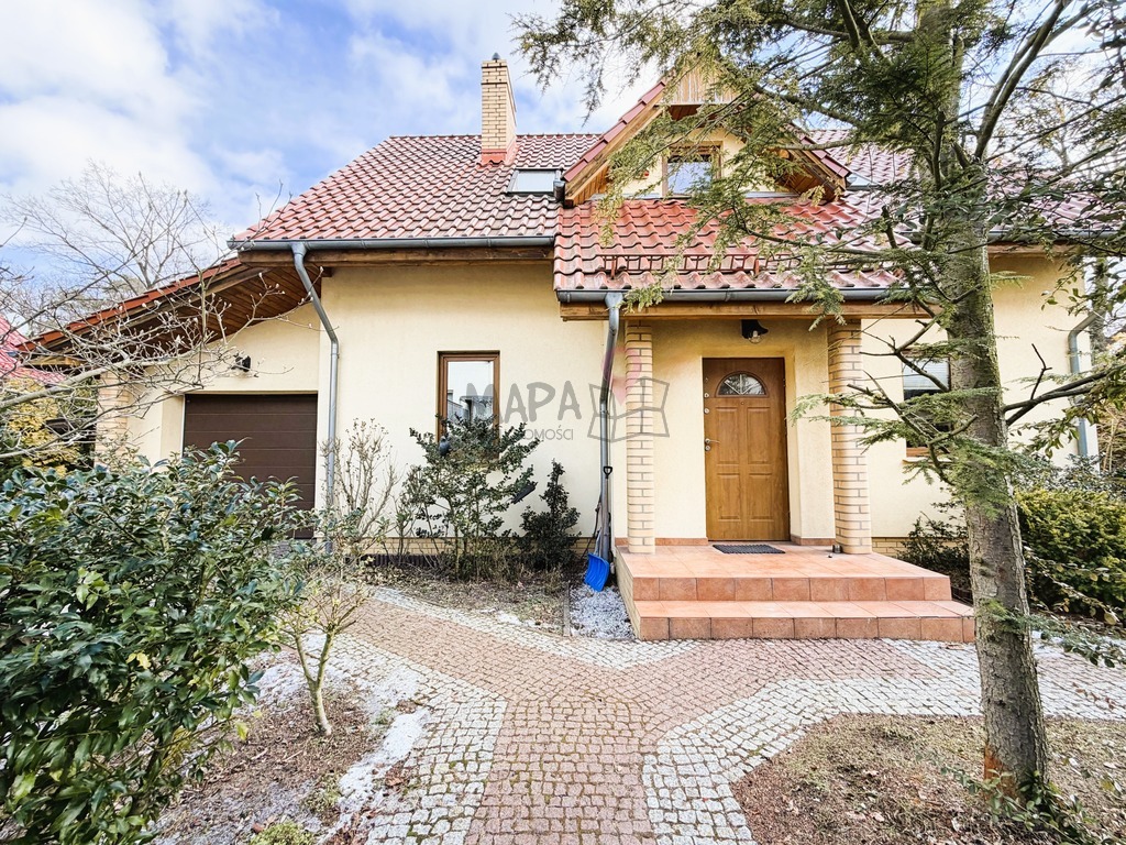 Dom wolno stojący z garażem - topowa lokalizacja! (1)