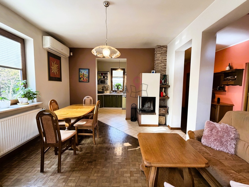 Dom wolno stojący z garażem - topowa lokalizacja! (2)