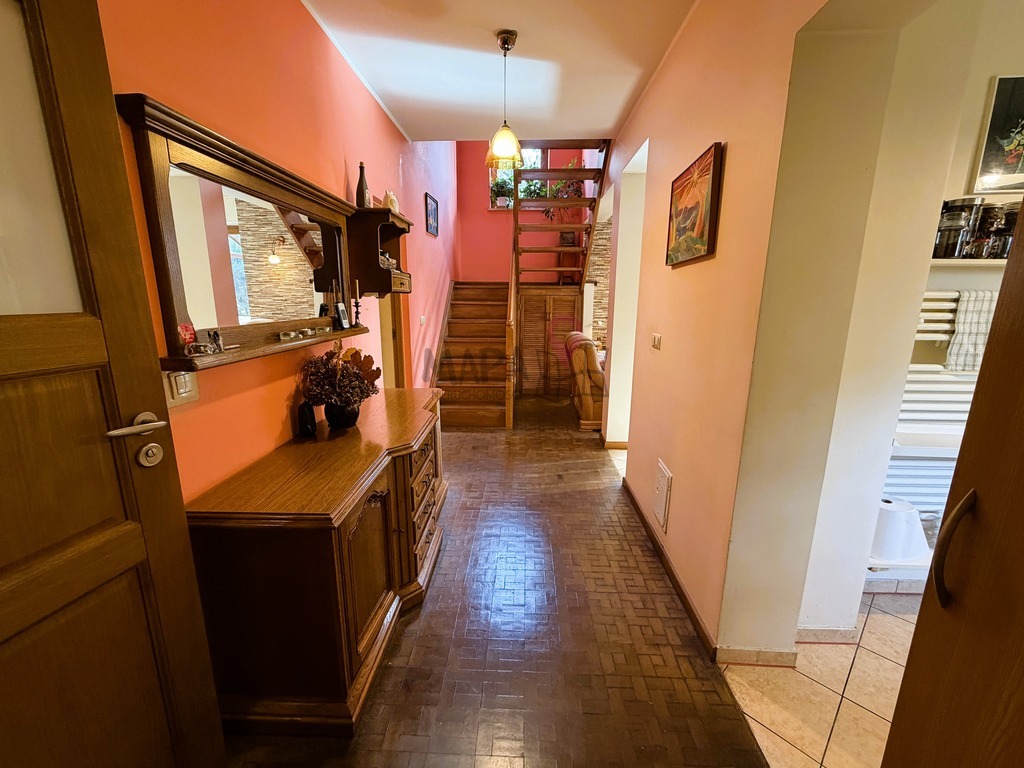 Dom wolno stojący z garażem - topowa lokalizacja! (8)