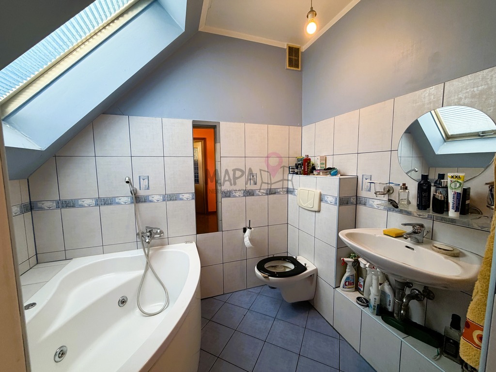 Dom wolno stojący z garażem - topowa lokalizacja! (18)