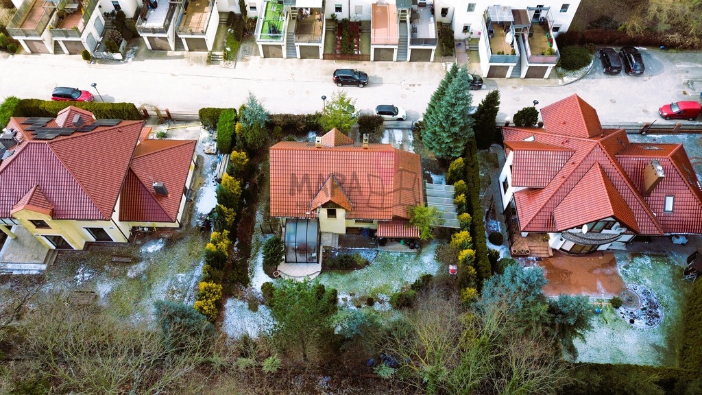 Dom wolno stojący z garażem - topowa lokalizacja! (23)