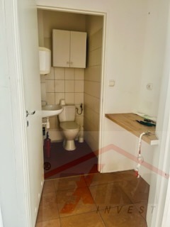 Ładny mały  lokal z witryną.Centrum (3)